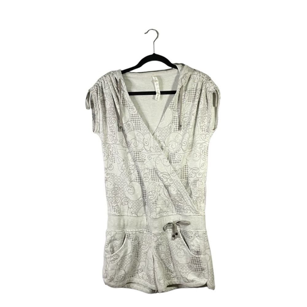 Lululemon White Grey Patterned Athleisure Loungewear Romper size 6